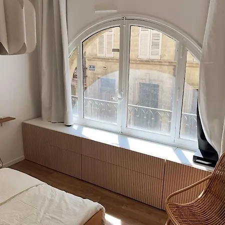 Aux Marches Du Palais - Ac Clim - Spacieux - Terrasse - Wifi * Avignon